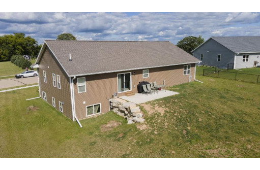 705 Crestview Dr, Reedsburg, WI 53959