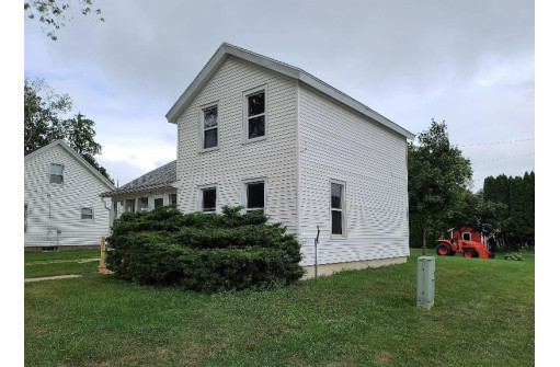 230 Towyn St, Cambria, WI 53923