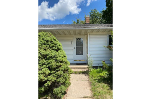 630 W Mulberry St, Baraboo, WI 53913