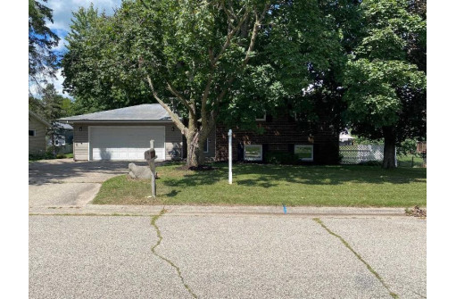 221 Rosewood Dr, Janesville, WI 53548