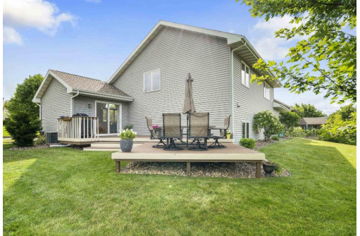 1509 Green Valley Rd, Mount Horeb, WI 53572