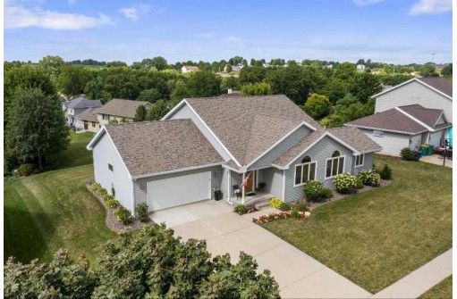 1509 Green Valley Rd, Mount Horeb, WI 53572