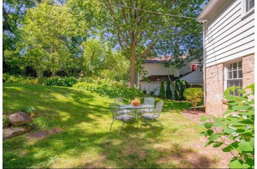 4147 Iroquois Dr, Madison, WI 53711