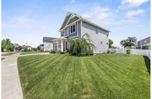 353 S Musket Ridge Dr, Sun Prairie, WI 53590