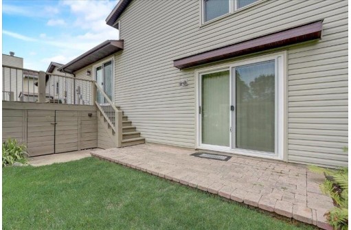 2126 S Thompson Dr, Madison, WI 53716