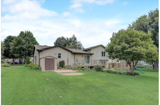 2126 S Thompson Dr, Madison, WI 53716