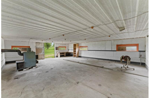 W7032 Highpoint Rd, Monticello, WI 53570