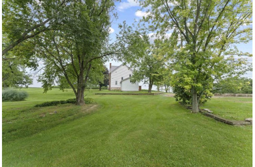 W7032 Highpoint Rd, Monticello, WI 53570