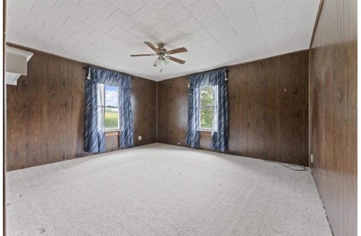 W7032 Highpoint Rd, Monticello, WI 53570