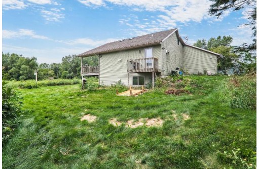 N9527 Legler Rd, Brooklyn, WI 53521