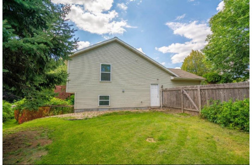 2801 Foxwood Tr, Madison, WI 53713