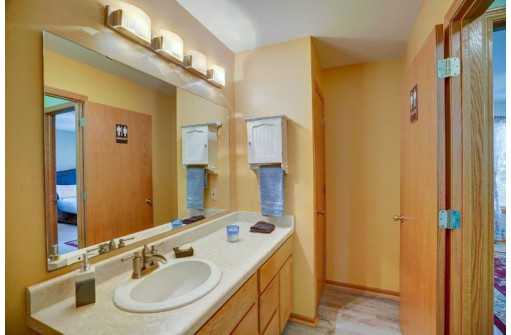 2801 Foxwood Tr, Madison, WI 53713