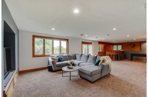 119 Lazy Lake Dr, Fall River, WI 53932