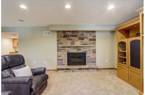 5597 River Rd, Waunakee, WI 53597