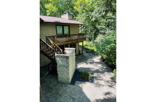 2028 Hillside Ct, Delafield, WI 53018