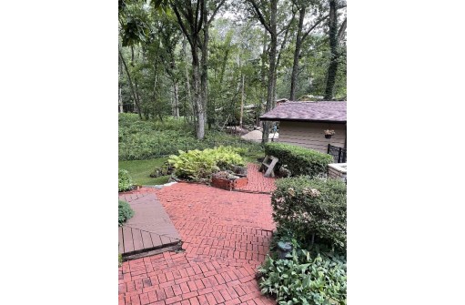 2028 Hillside Ct, Delafield, WI 53018