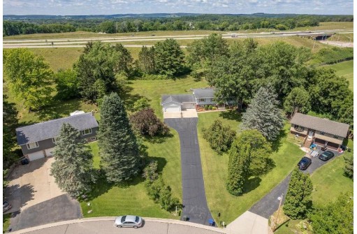 1044 Tinkham Tr, Baraboo, WI 53913