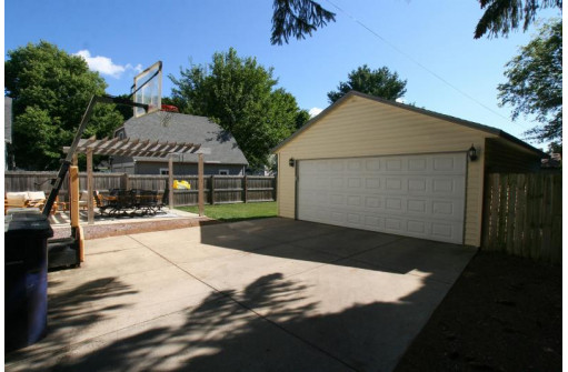 319 S Fremont St, Janesville, WI 53545