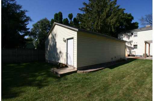 319 S Fremont St, Janesville, WI 53545