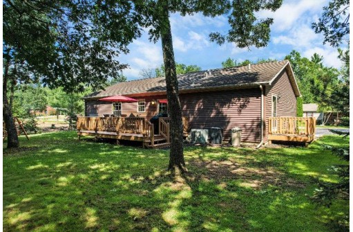 303 Berry Ln, Wisconsin Dells, WI 53965-9076