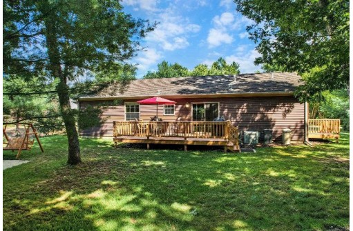 303 Berry Ln, Wisconsin Dells, WI 53965-9076