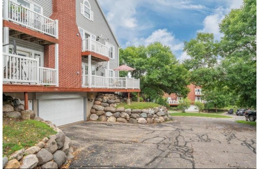 705 Harbor House Dr 3, Madison, WI 53719