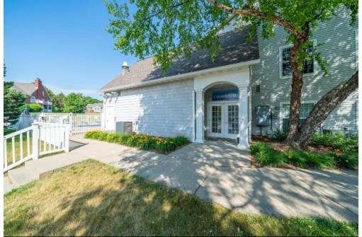 705 Harbor House Dr 3, Madison, WI 53719