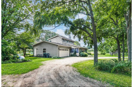 857 Bliven Rd, Edgerton, WI 53534