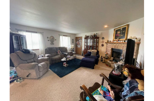 931 E Holum St, DeForest, WI 53532