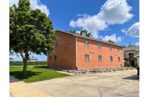 931 E Holum St, DeForest, WI 53532