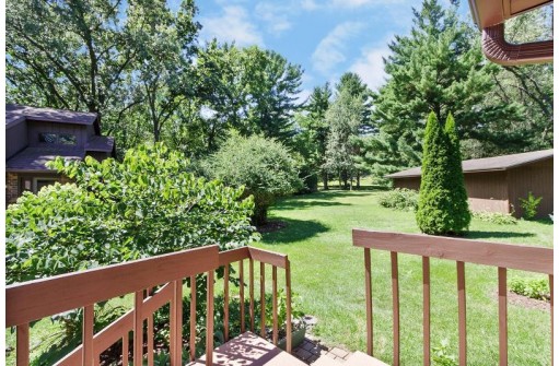 39 Hickory Hollow Dr, Madison, WI 53711