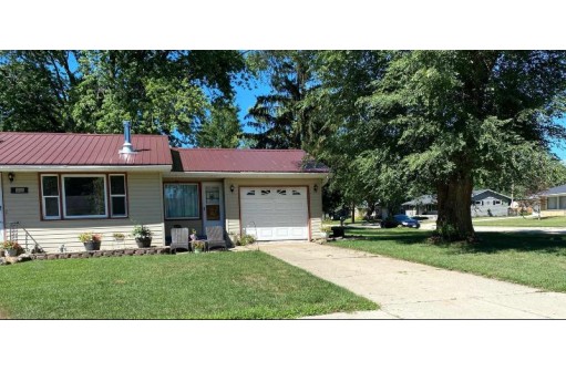 906 Lamar Dr, Milton, WI 53563