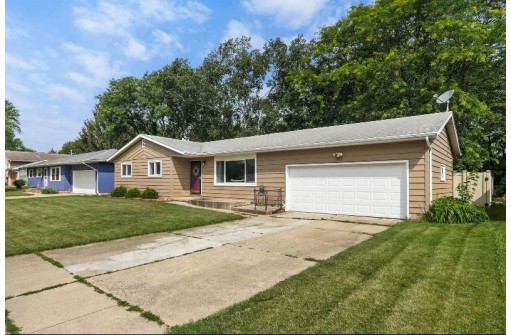 1412 Greenfield Cir, Sun Prairie, WI 53590