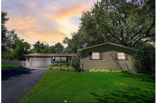 2489 Hillpoint Rd, McFarland, WI 53558