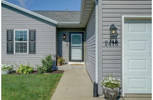 2418 Quail Ridge Dr, Janesville, WI 53546