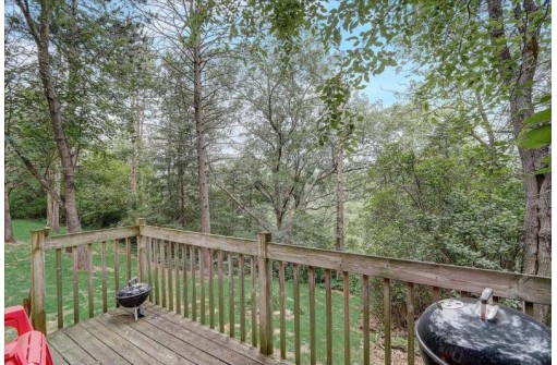 N4645 Oak Knoll Dr, Poynette, WI 53955