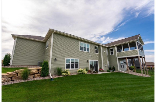 1520 N Thompson Rd, Sun Prairie, WI 53590