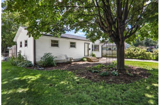 229 Crystal Ln, Madison, WI 53714