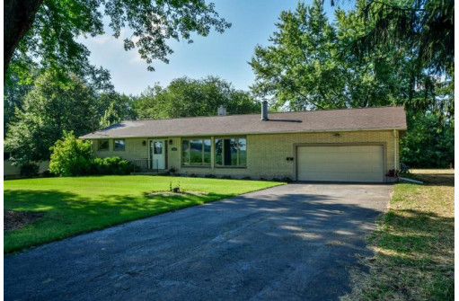 2937 Mcconnell Rd, Stoughton, WI 53589