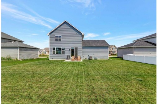 879 Yellowwood Pl, Sun Prairie, WI 53590