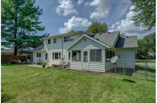 527 Clara St, Sun Prairie, WI 53590