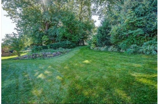 6145 Thornebury Dr, Madison, WI 53719