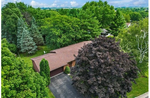 304 Old Indian Tr, DeForest, WI 53532