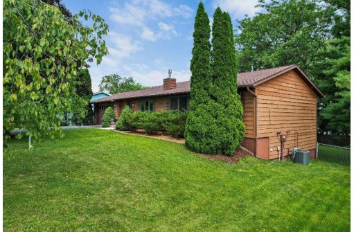 304 Old Indian Tr, DeForest, WI 53532