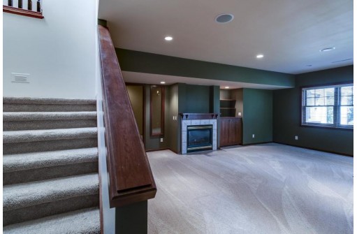 7 Settler Hill Cir, Madison, WI 53717