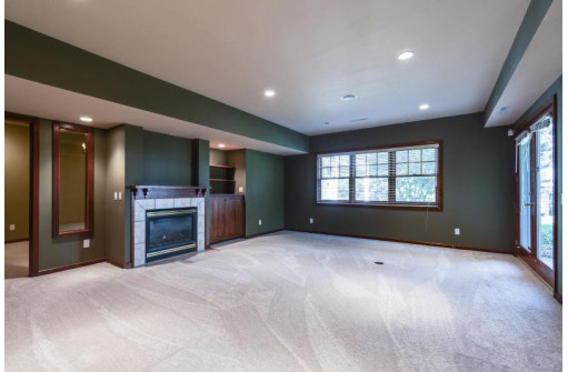 7 Settler Hill Cir, Madison, WI 53717