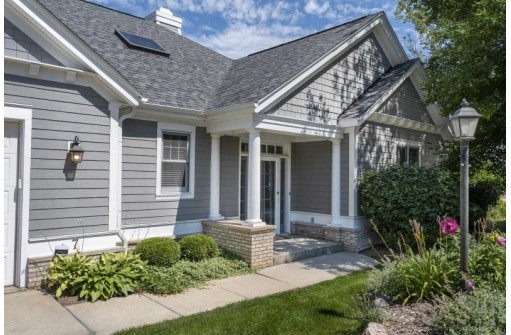 7 Settler Hill Cir, Madison, WI 53717