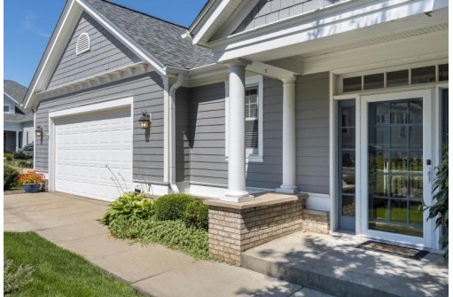 7 Settler Hill Cir, Madison, WI 53717