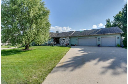 175 Hilltop Dr, Fall River, WI 53932