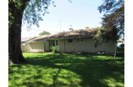 816 N Randall Ave, Janesville, WI 53545